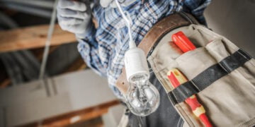 Czy można zostać elektrykiem bez szkoły?